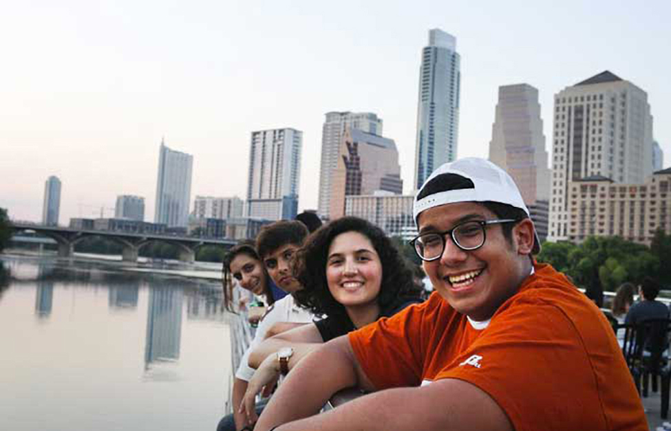 Tenemos un programa de inglés como segundo idioma ideal para ti en la Universidad de Texas - Austin sponsored listing logo